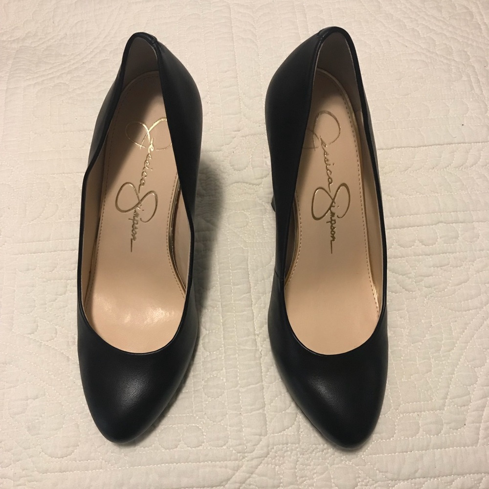 Jessica Simpson. Size 7